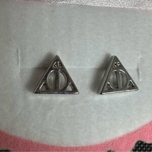Deathly Hallows Harry Potter stud earrings.